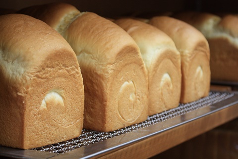 パンとケーキのお店ベーカリーアルペンローゼのミルクパン