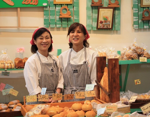 パンとケーキのお店ベーカリーアルペンローゼのシュトーレン