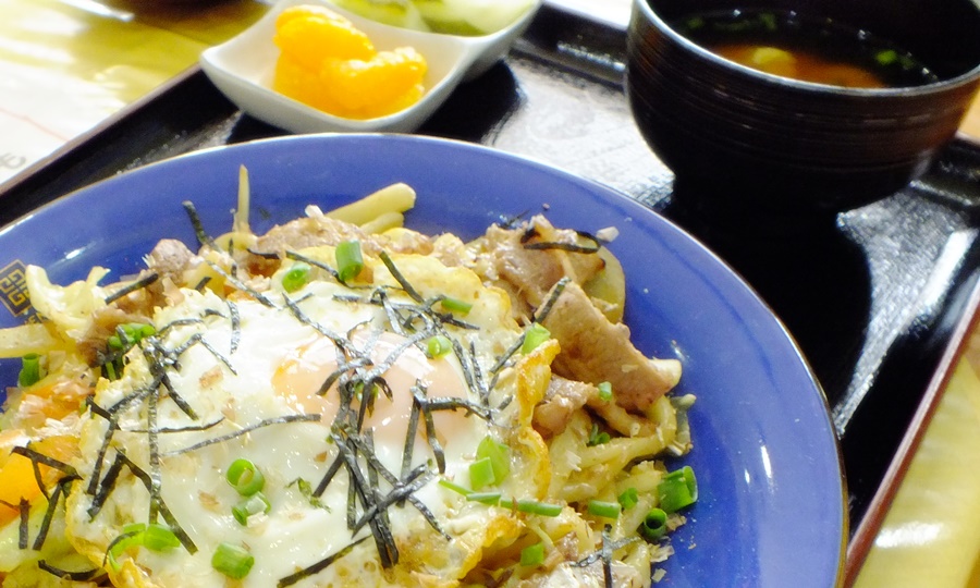 那覇市具志の那覇空港ゴルフ練習場内のお食事処ハッピー