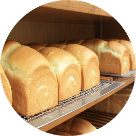 浦添市伊祖パンとケーキのベーカリーアルペンローゼ