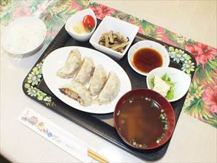 八重瀬町友寄の餃子のお店川のすばぁ