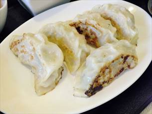 八重瀬町友寄の餃子のお店川のすばぁ