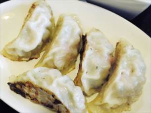 八重瀬町友寄の餃子のお店川のすばぁ