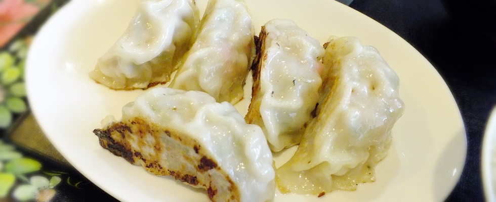 八重瀬町の餃子のお店川のすばぁ１