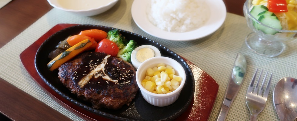 マルミハウスの手作りハンバーグ定食