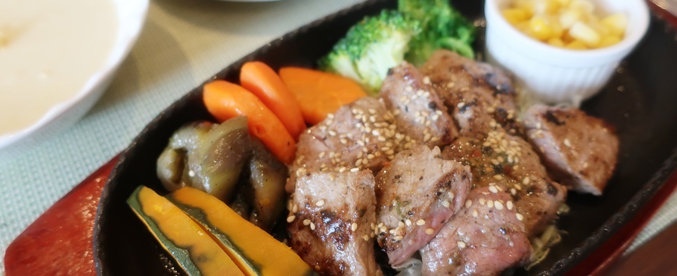 マルミハウスのサイコロステーキ定食